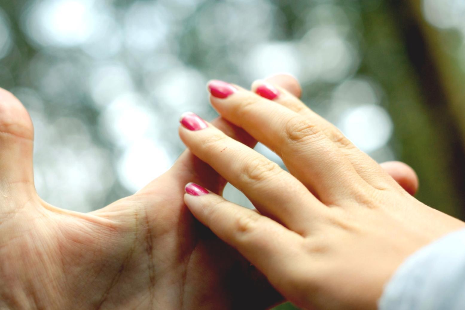 Professionelle Nagelbehandlung mit modernen Techniken